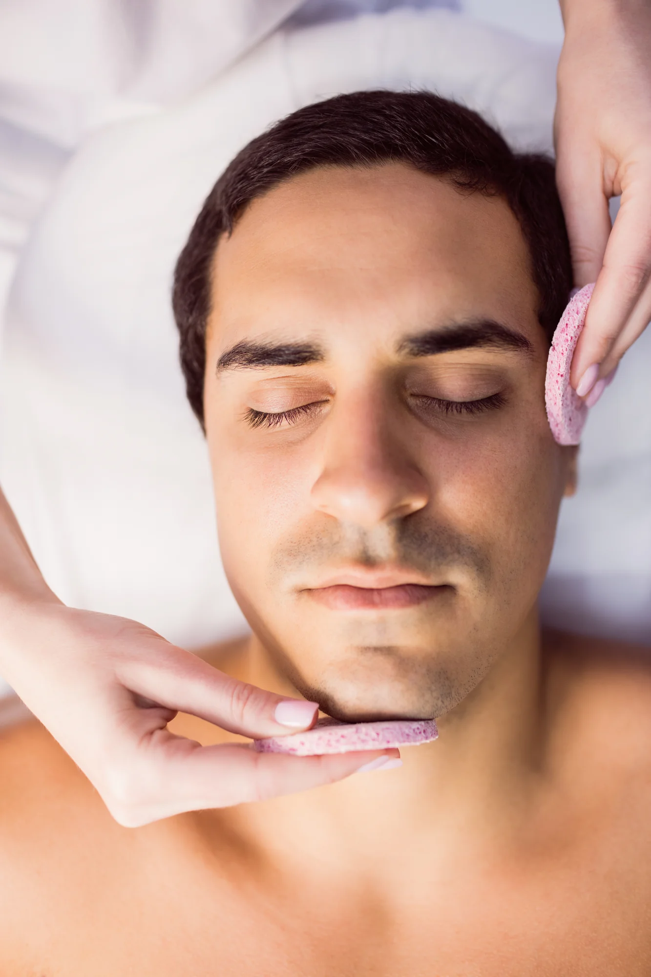 Male patient receiving a consultation from a doctor at Hokama Najd men's clinic in Riyadh