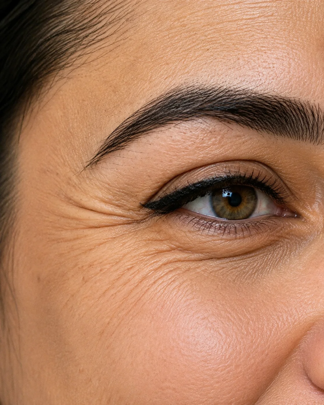 A consultant performing wrinkle relaxant injections for a patient at Hokama Najd